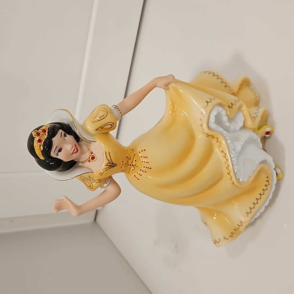 Numbered Bradford Exchange Snow White figurine